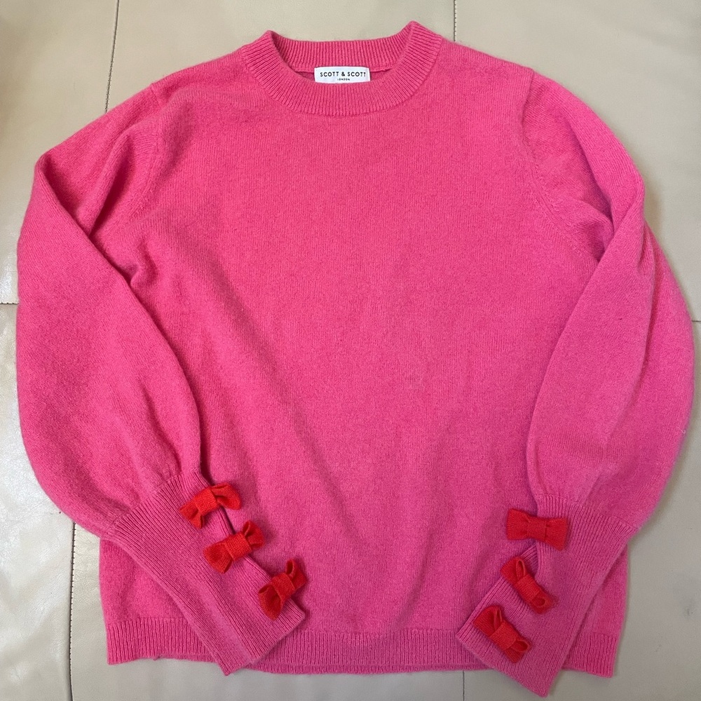 Scott & Scott London 100% Cashmere Sweater, Pink With Orange Bows on Cuf…